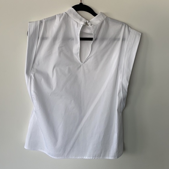 White blouse with bold shoulder - Picture 3 of 3